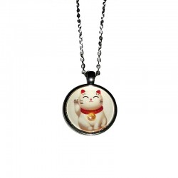 Pendentif porte-bonheur japonais illustrant le maneki neko