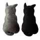 Coussin forme chat : un noir et un gris